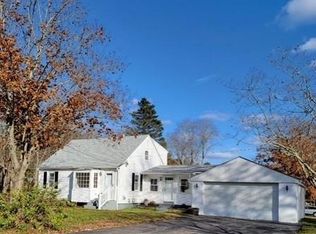 17 Clinton Ave, Scituate, RI 02831