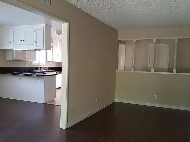 15429 Bloomfield Ave — Photo 4