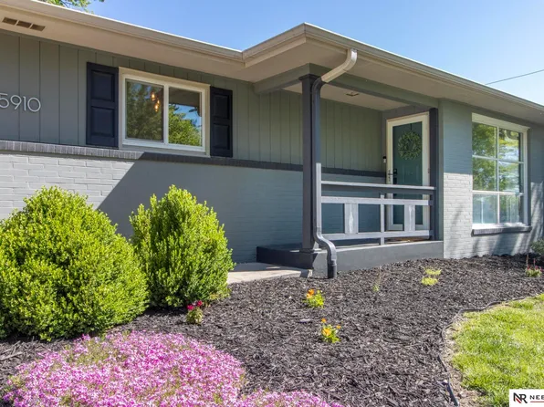 5910 Gillan Rd, Lincoln, NE 68505
