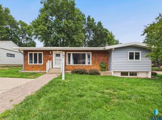716 E 32nd St, Sioux Falls, SD 57105