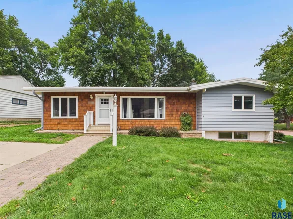 716 E 32nd St, Sioux Falls, SD 57105
