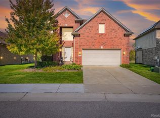 30125 Trailwood Dr, Warren, MI 48092