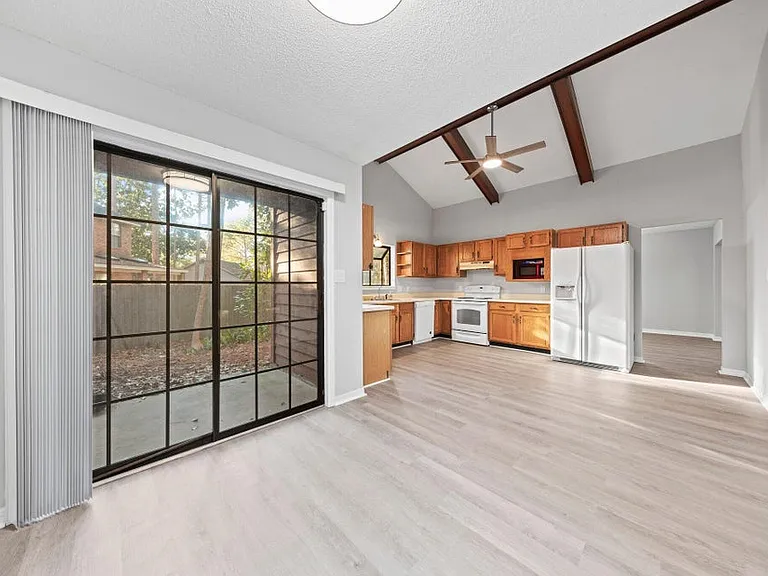 723 Prestwick Dr — Photo 14