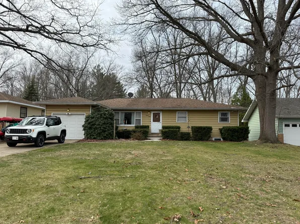 28 S Franklin St, New Buffalo, MI 49117