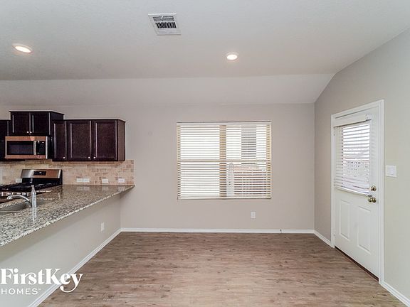 5th image of 11826 Claudette St
