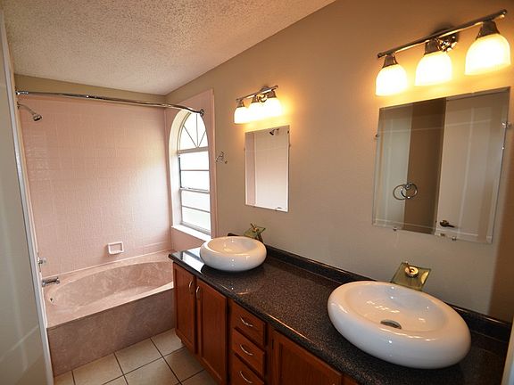 5th image of 1555 Margarete Crescent Dr
