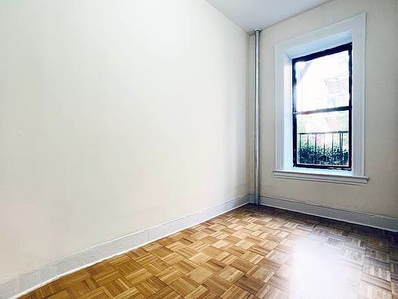3rd image of 209 W 13th St APT 4