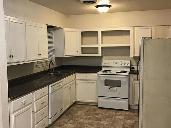 3rd image of 3917 Hiland Dr