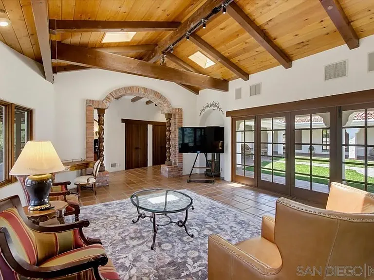 5443 Calzada Del Bosque — Photo 20