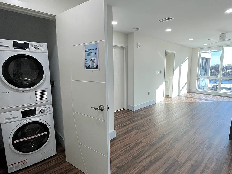 4906 Spruce St #308 — Photo 5