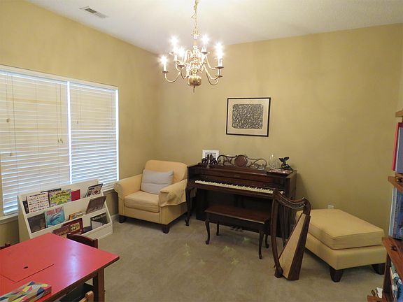 5th image of 205 N Orchard Farms Ave