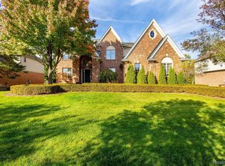1048 Salma Dr, Troy, MI 48084