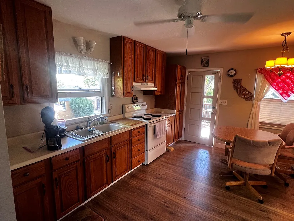 250 Clear Lake Ave — Photo 3