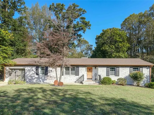 1109 Riveria Dr, Greensboro, NC 27406