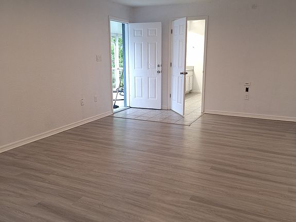 3rd image of 1002 N New Hampshire Ave #1