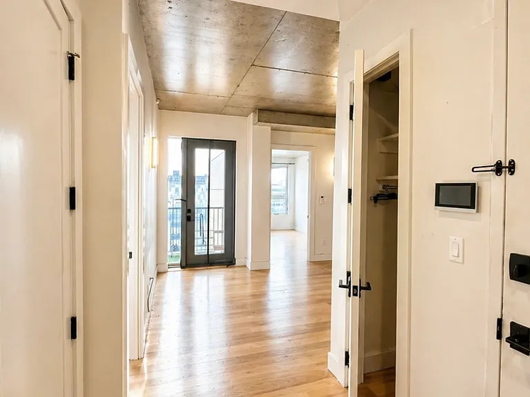 240 Stagg St #4B — Photo 8