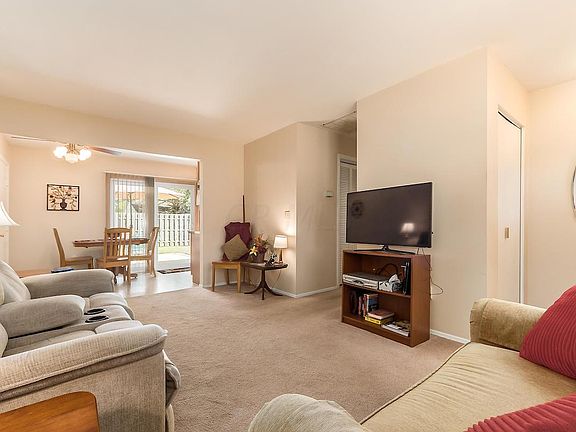 3rd image of 852 Liverpool Pl