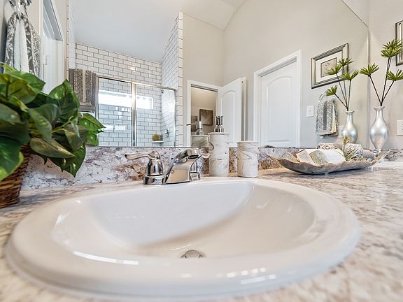 Double sinks in owner s bath