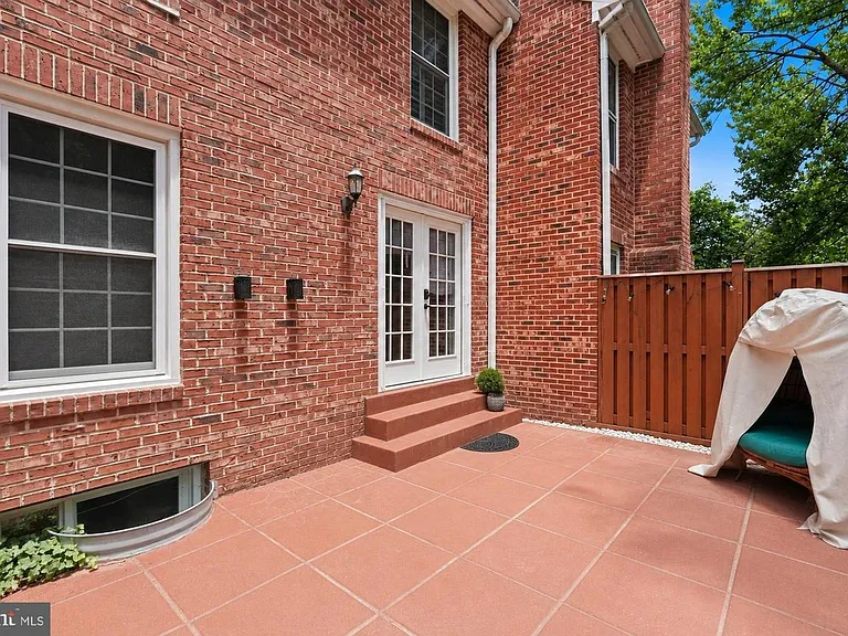2510C S Walter Reed Dr — Photo 17