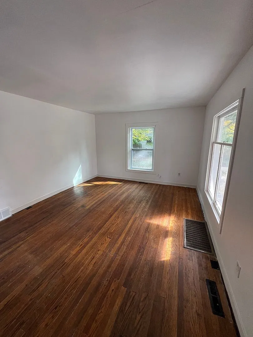3 Bedroom 1 Bathroom House (move in ready) — Photo 3