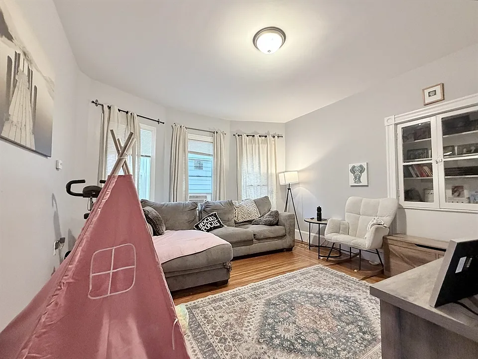 38 Woodford St #2