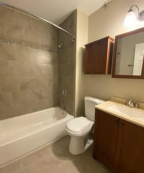 1767 N Cambridge Ave #10 — Photo 5