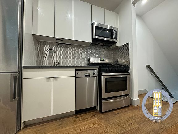 2nd image of 481 Chauncey St #1R