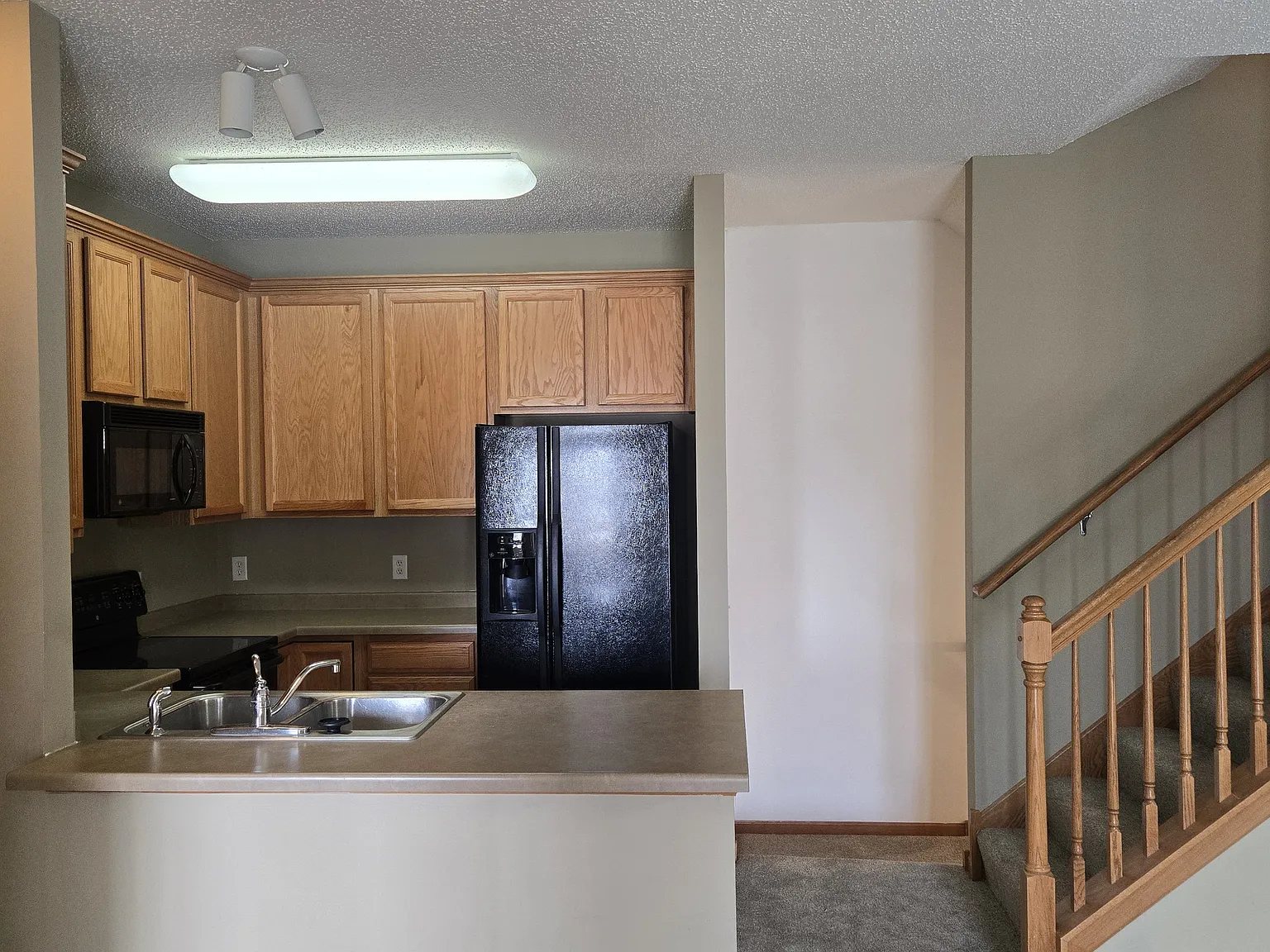 3 bed, 1600 sqft, $2,265 — Photo 2