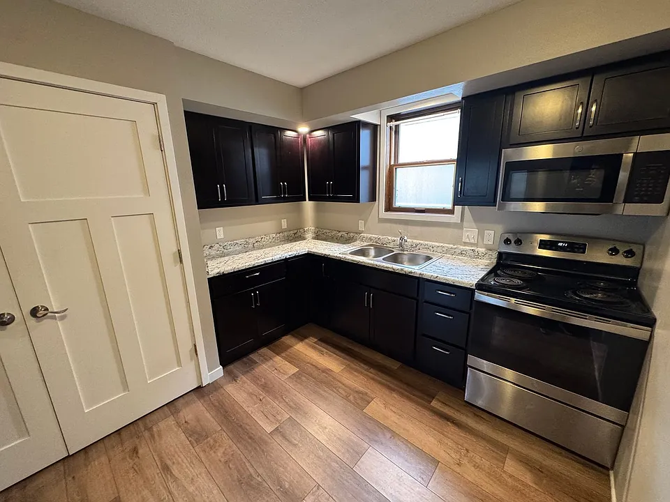 1004 Main St