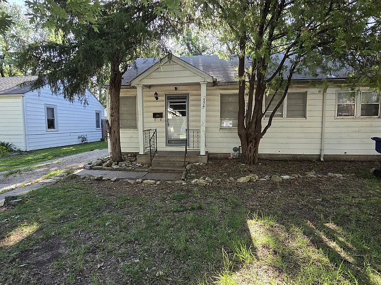 324 N Gordon Ave — Photo 11