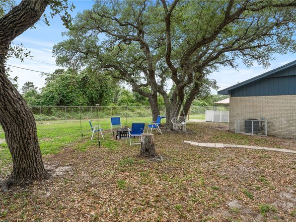 1307 W Palm Dr, Aransas Pass, TX 78336