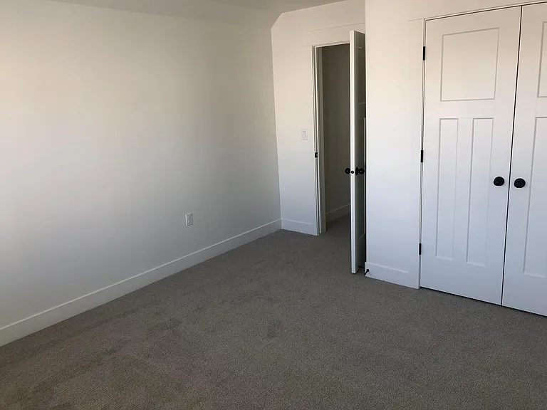 493 W Woodland Rd — Photo 25