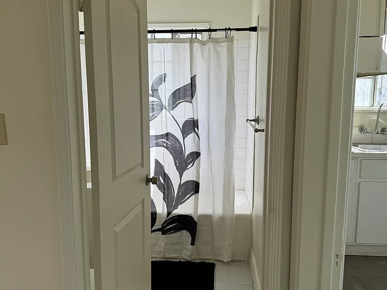 5735 Ruthelen St #5737-1/2 — Photo 3
