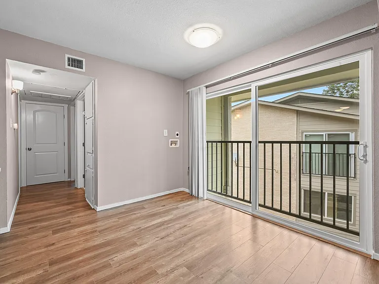 2124 Burton Dr #204 — Photo 12