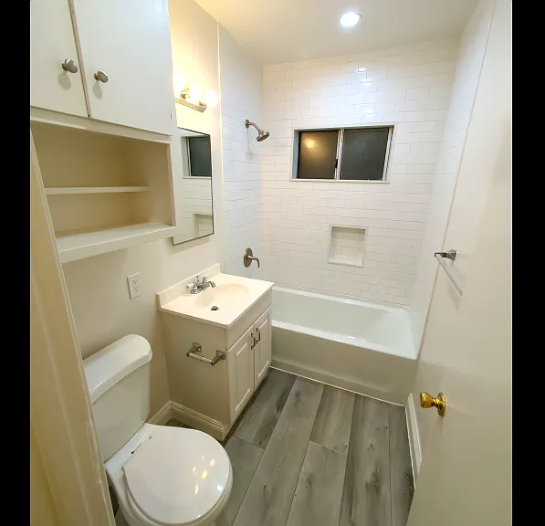 great size bathroom with recess lighting