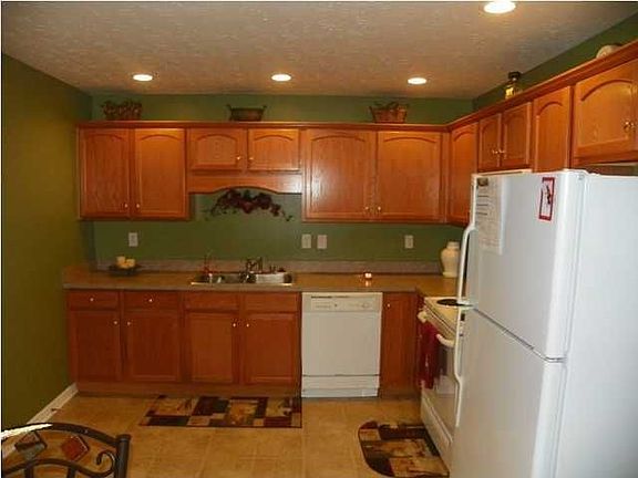 3rd image of 214 Ivy Dr