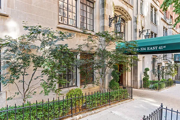 Rented by Compass | media 9