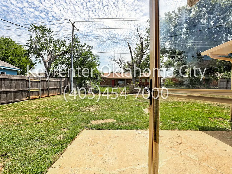 10912 N Blackwelder Ave — Photo 10