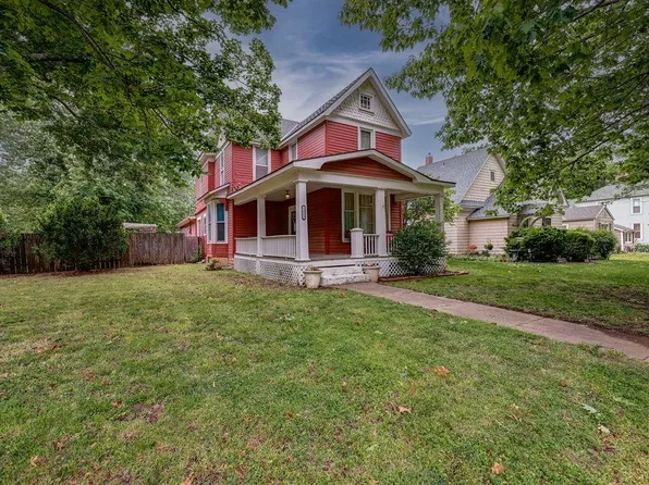 1423 Fuller St, Winfield, KS 67156