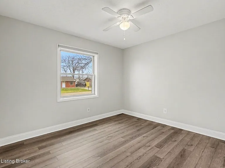 202 Hillside Ln — Photo 7