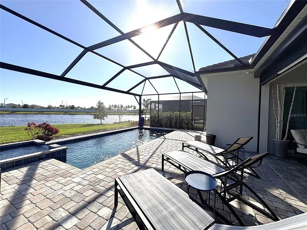 2 bed, 2.0 bath, 2061 sqft, $9,000 — Photo 2