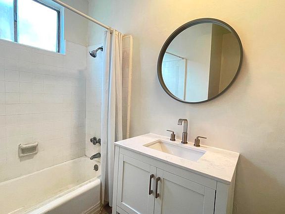 4th image of 4663 Rosewood Ave