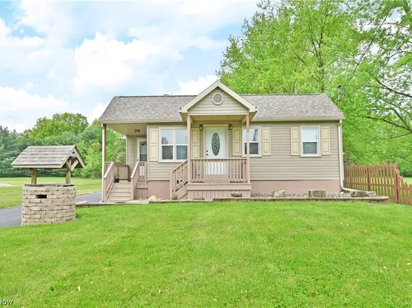 230 North Rd, Niles, OH 44446