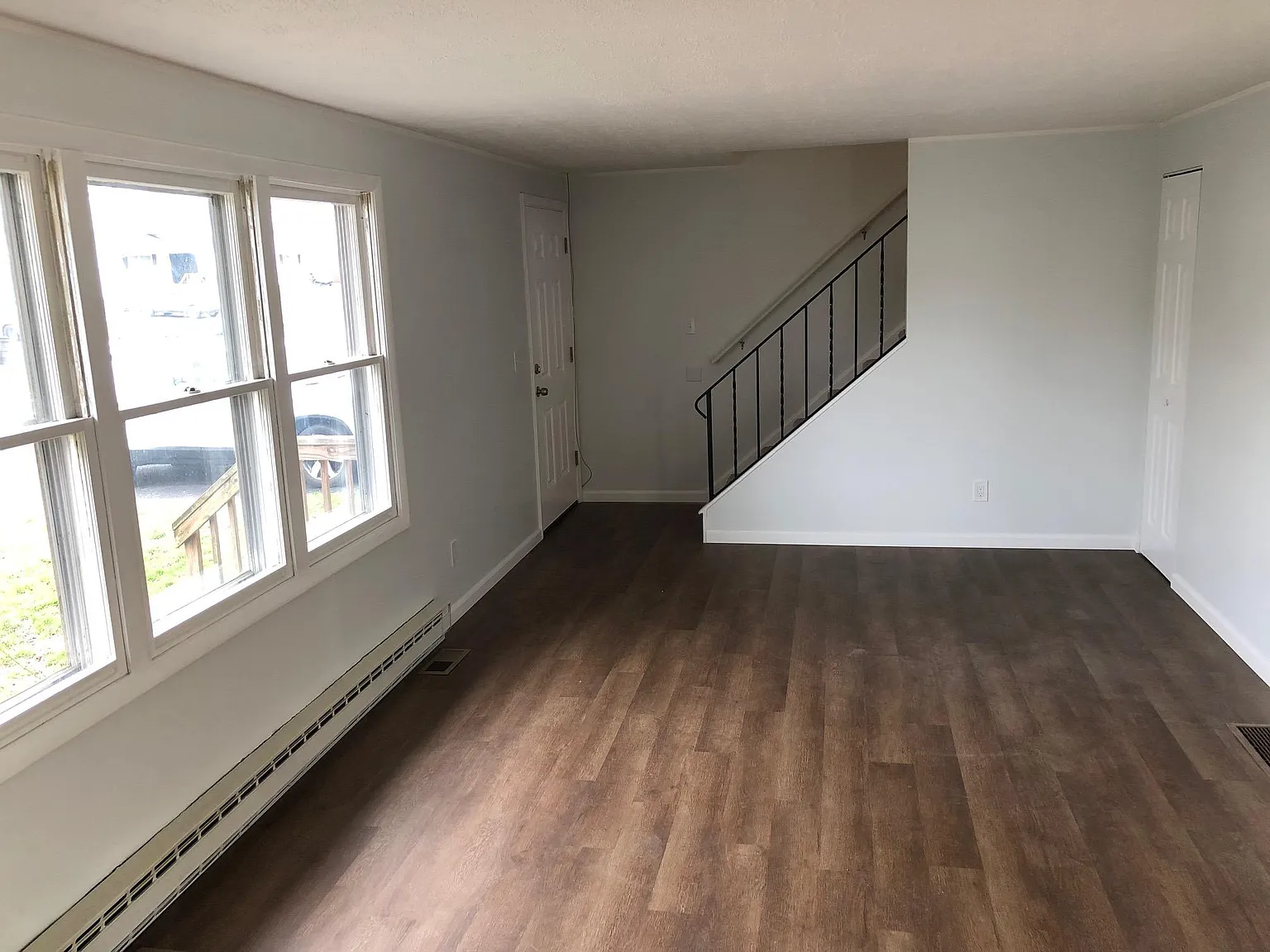 3 bed, 1.5 bath, 2000 sqft, $1,950 — Photo 2