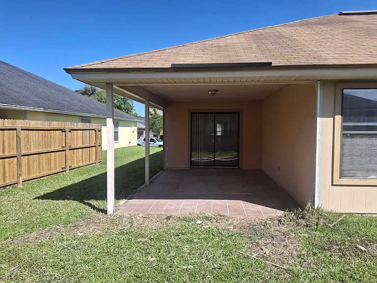 2755 Crumplehorn Ln — Photo 3