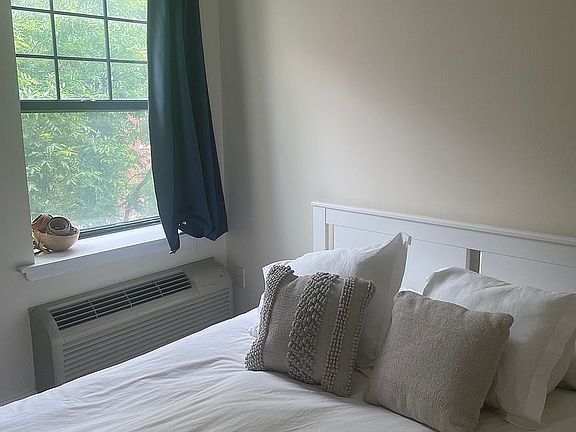 4th image of 306 W 22nd St #5