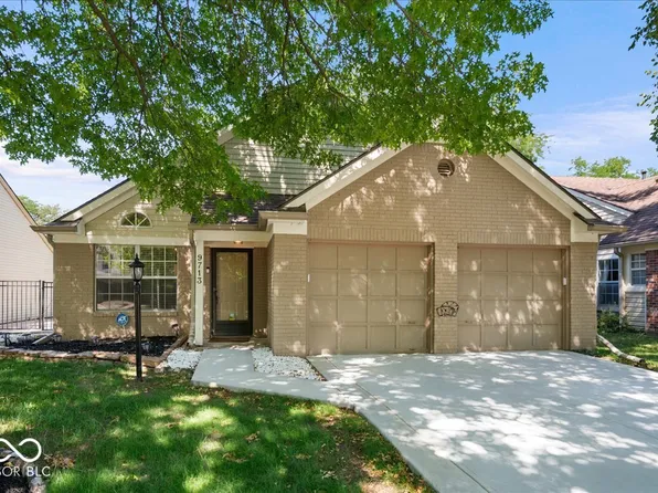 9713 Spruce Ln, Fishers, IN 46038