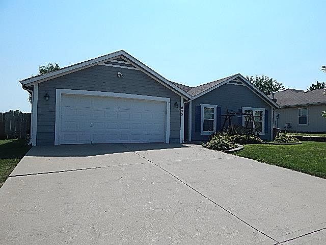 1st image of 605 Sunset Dr