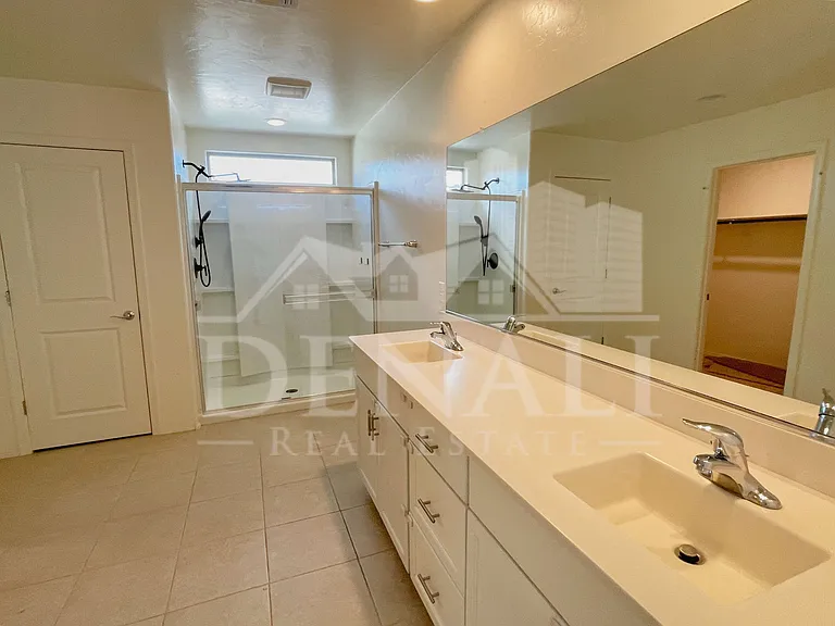 866 E Artesia Pl — Photo 19