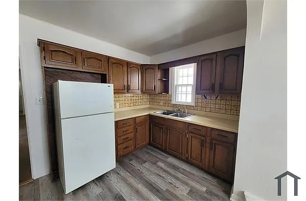 Building Photo - 2458 Gibson St #1